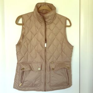 Tan vest, s Michael Koran’s